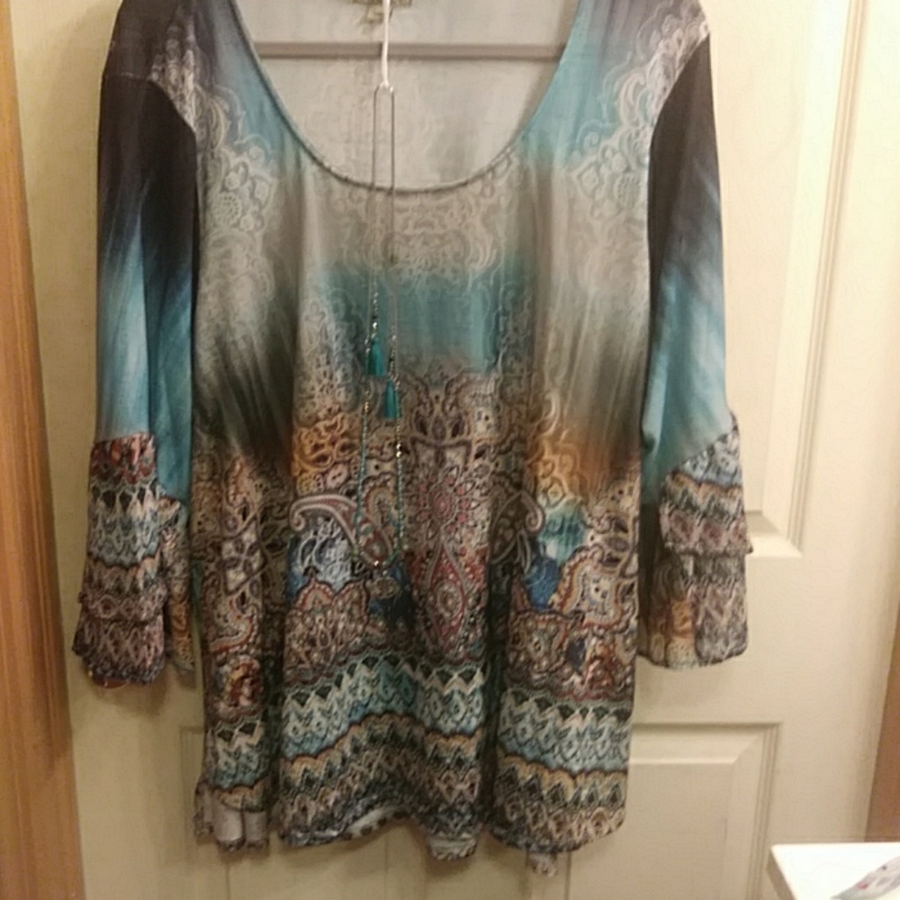 Spectacular colored tunic with necklace attached
